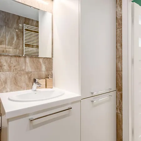 Chill Mokotow Business Park شقة